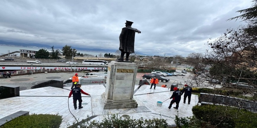 Atatürk Heykelinin temizliği yapıldı