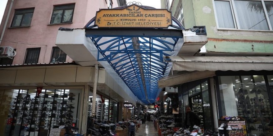 İzmit Belediyesi Ayakkabıcılar Çarşısının çatısını yeniledi