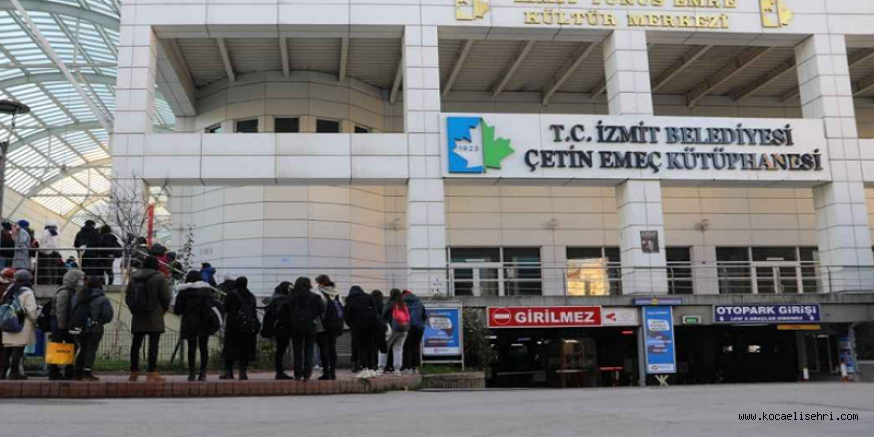 İzmit Belediyesinden çocuklara Cumhuriyet hediyesi