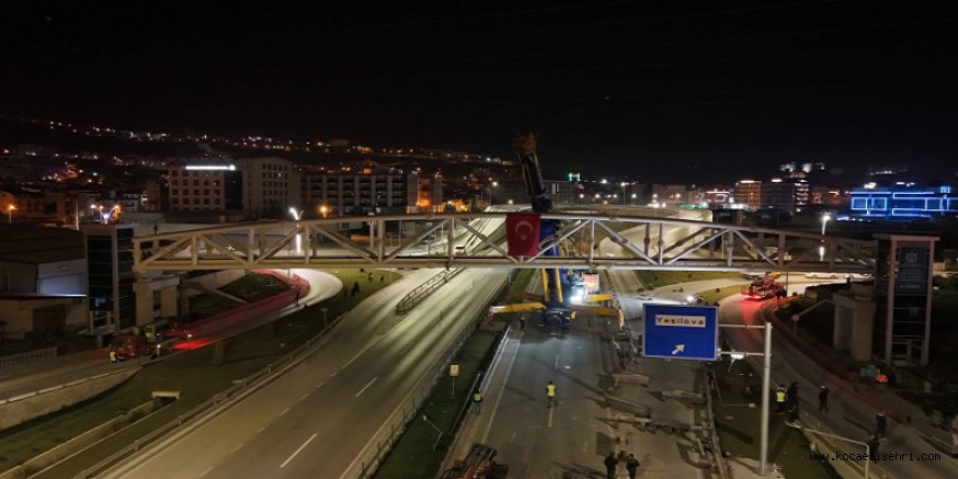 İzmit Solaklarda Üst Geçidin çelik aksamı monte edildi