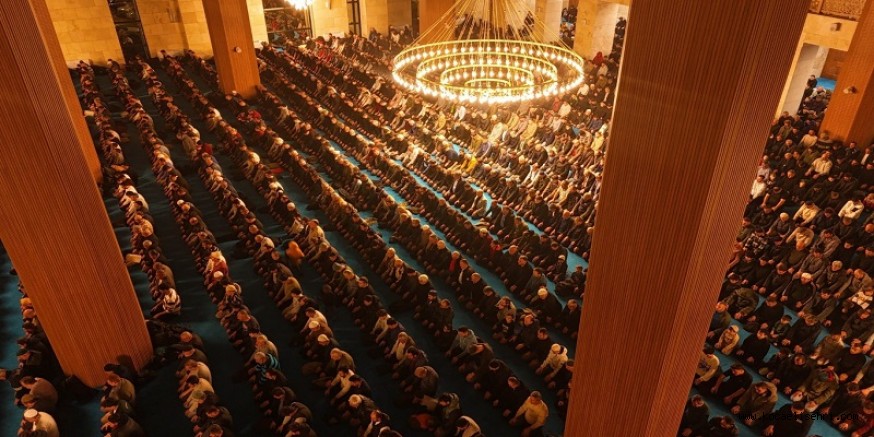 Kartepe Kent Meydanı Camii İbadete Açıldı