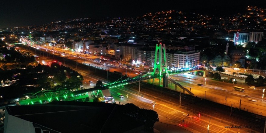 Kocaelinde üst geçitler yeşile büründü