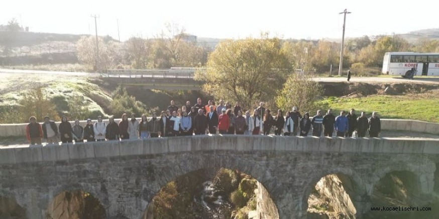  Körfez Belediyesinden Gençlerle Doğa Yürüyüşü	