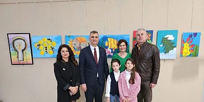 10 YAŞINDAKİ RESSAM GÖLCÜKTE SERGİ AÇTI