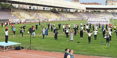 100 anne spor yapmak için stadyuma indi