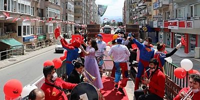 23 nisan Coşkusu sokaklara taşındı