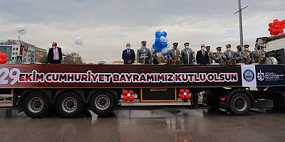 29 Ekim coşkusu caddelere taşındı