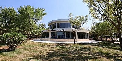 Başiskele Sahilinde Kitap Kafe hizmete açıldı