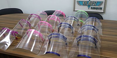 Bilgievleri sağlık çalışanları için maske üretiyor