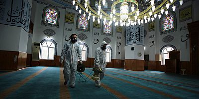 Büyükşehir camileri dezenfekte ediyor