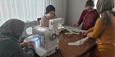 Büyükşehir destekliyor, anneler sağlıkçılar için üretiyor