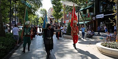 Büyükşehir mehteri İzmitlileri selamladı