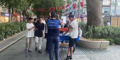 Büyükşehir Zabıtası yürüyüş yolunda göz açtırmıyor