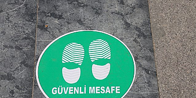 Gölcükte Caddelere Uyarıcı Etiketler 