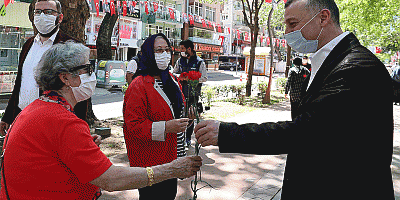 “Çınarların gölgesinde Anneler Günü’nü kutladı”