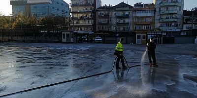Dezenfekte ekibi İzmiti karış karış temizliyor