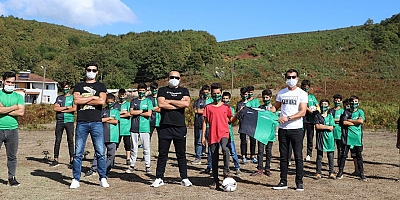 Gençlere Kocaelispor forması ve malzeme desteği