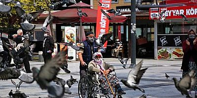 Gölcük sokaklarını ve yaşlıları fotoğrafladılar