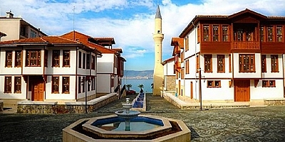 Gölcük Tarihi Yalı Evleri