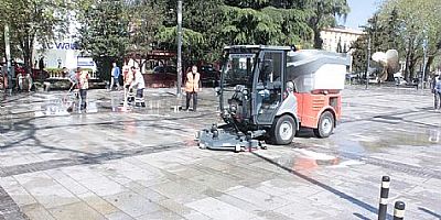 Gölcük´te Hummalı Temizlik Çalışması	