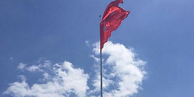 Gölcük Ulaşlı Marinaya Türk Bayrağı