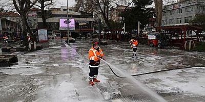 Gölcükte Meydanlar Dezenfekte Ediliyor	