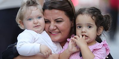  Gülümse Bebek projesi bebekleri güldürüyor