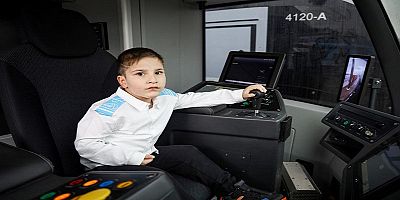 Hayal etti 6 yaşında vatman oldu