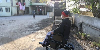 İhtiyaç sahibi vatandaşa akülü sandalye