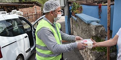 İhtiyaç sahiplerine iftarda sıcak yemek