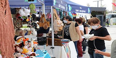 İZMEK te üretilen el emeği ürünler vatandaşları bekliyor 