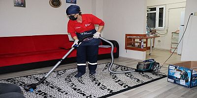 İzmit Belediyesi evde temizlik hizmeti ile vatandaşların hayatını kolaylaştırıyor