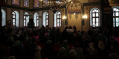 İzmit Fevziye Camiinde Depremde hayatını kaybedenler için mevlit