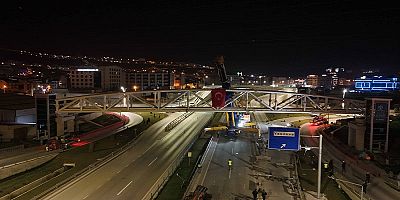 İzmit Solaklarda Üst Geçidin çelik aksamı monte edildi