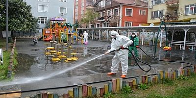 İzmitin parkları dezenfekte ediliyor