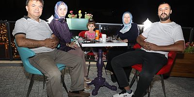 İZMİTLİLER LAVANTA BAHÇESİ VE GÜLÜMSE KAFE LAVANTA’YI ÇOK SEVDİ