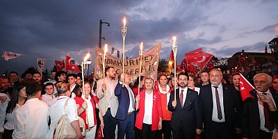 İzmitte 100. yıl Kortejinde bayram coşkusu yaşandı