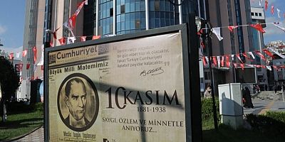 İzmitte Atayı tarihi manşetlerle andılar