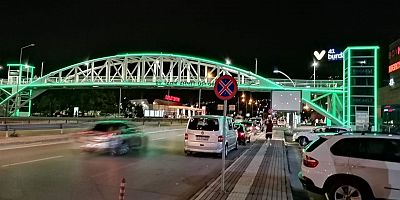 İzmitte Köprüler Yeşil - Siyah oldu