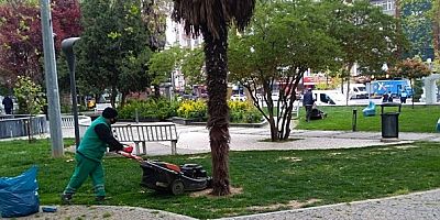 İzmitte parklara bakım yapılıyor