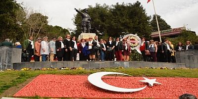 Kadınlar gününde Ataya ziyaret