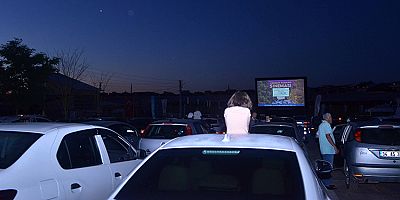 Kandıra’da arabada sinema keyfi yaşandı