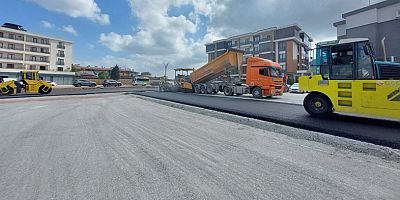 Kartepe Kent Meydanı otoparkı asfaltlandı