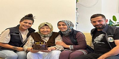 KARTEPELİ AYŞE NENE 82 YAŞINDA İLK KEZ DOĞUM GÜNÜ KUTLADI