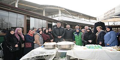 Kartepeli kadınlar Depremzedeler için kermes düzenledi