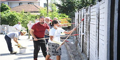 Kartepeye çıkan yollar beyaza boyandı