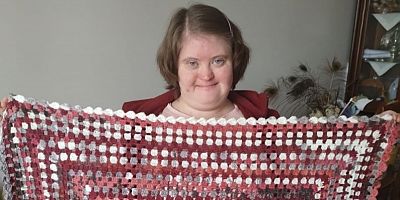 Kendi ördüğü battaniyeyi İzmire gönderdi