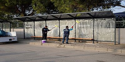 Kent Genelinde Duraklar periyodik olarak temizleniyor
