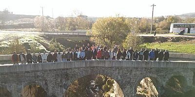 Körfez Belediyesinden Gençlerle Doğa Yürüyüşü	