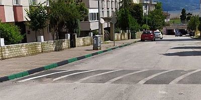 Körfez’de Kaldırımlar Yeşil-Siyah